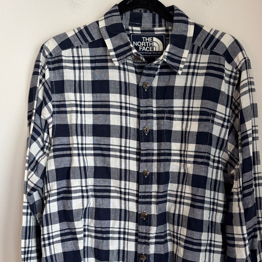 The North Face mens linen cotton plaid long sleeve hiking camping button down MD